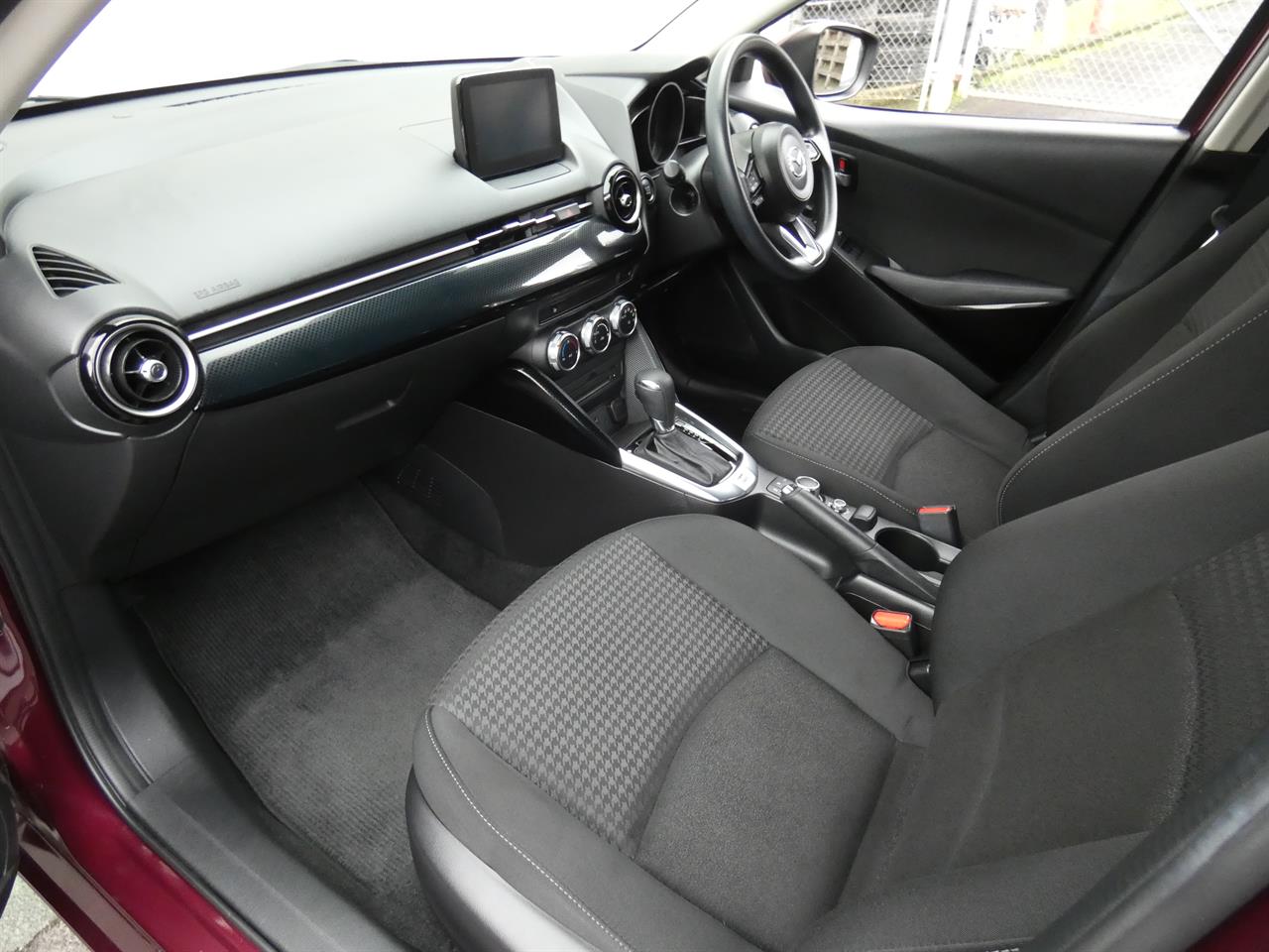 2017 Mazda DEMIO thumbnail