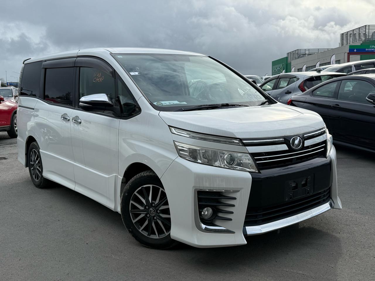 2015 Toyota Voxy thumbnail