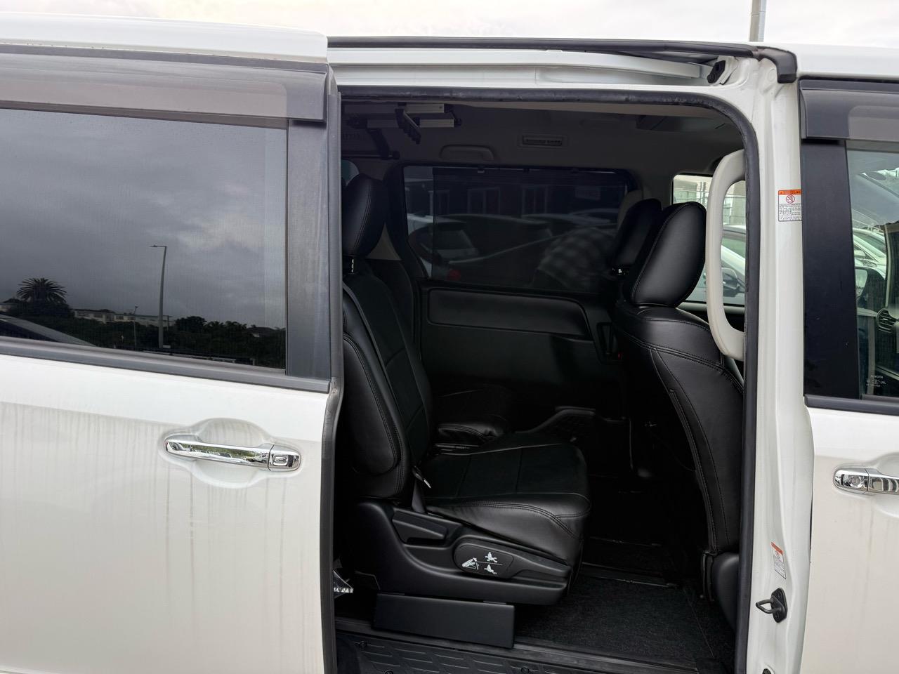 2015 Toyota Voxy thumbnail