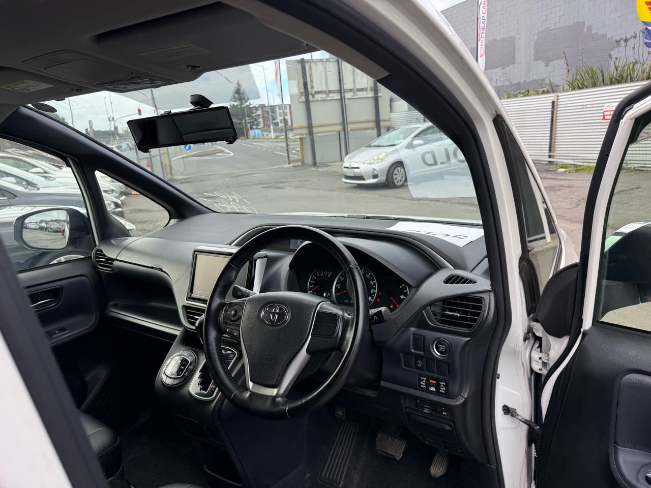 2015 Toyota Voxy thumbnail