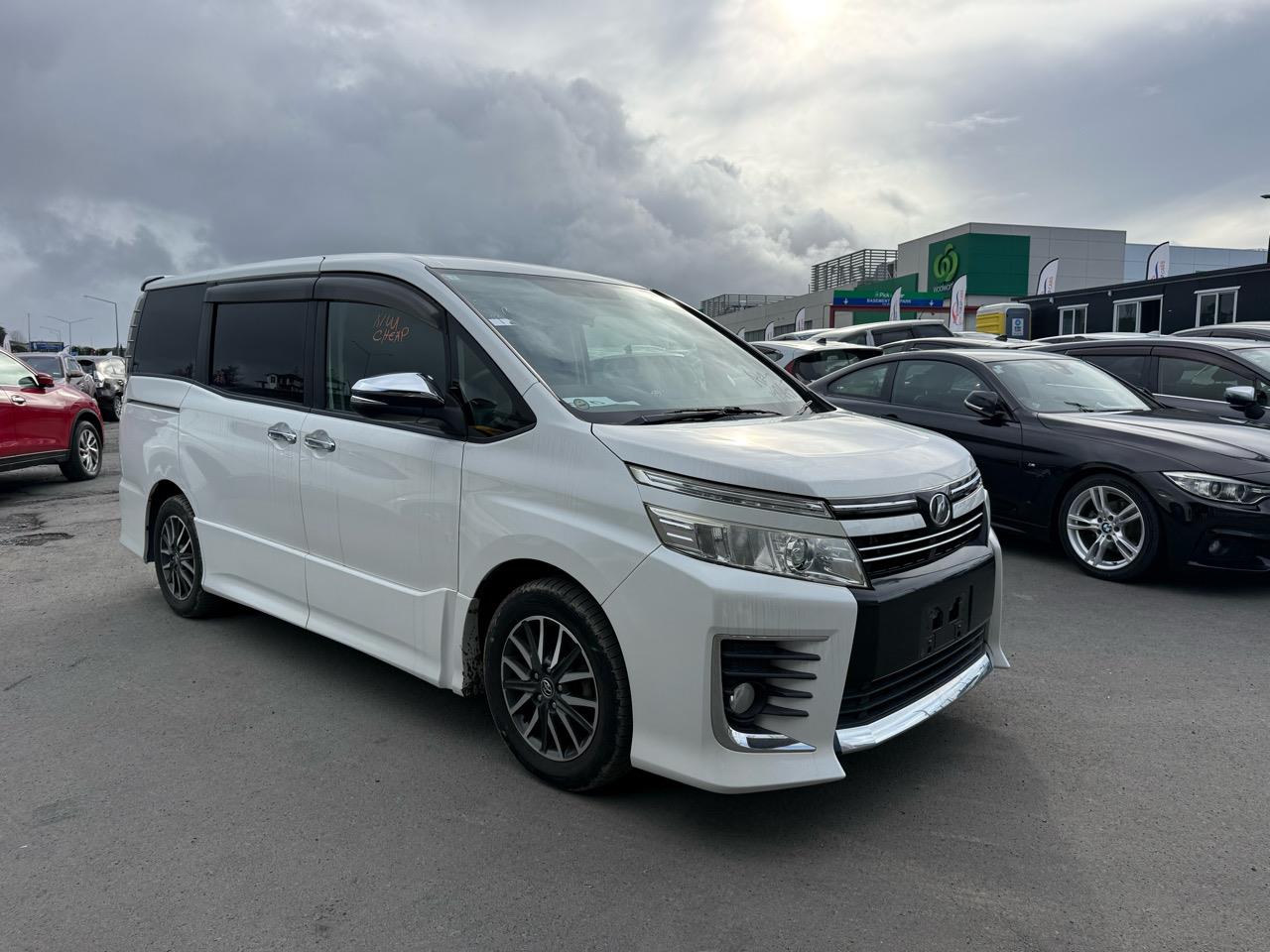 2015 Toyota Voxy thumbnail