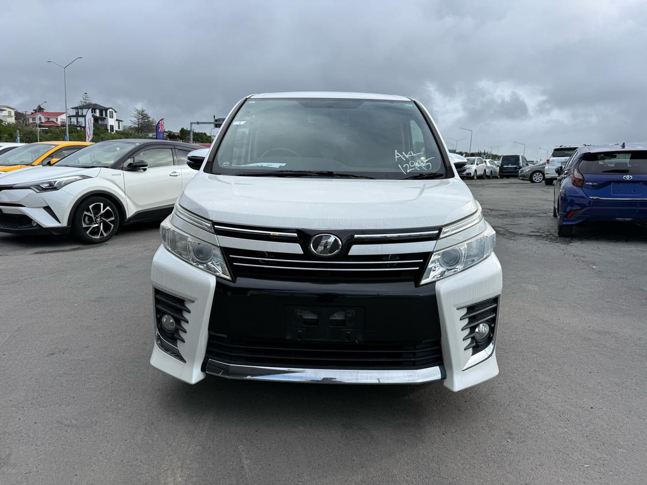 2015 Toyota Voxy thumbnail