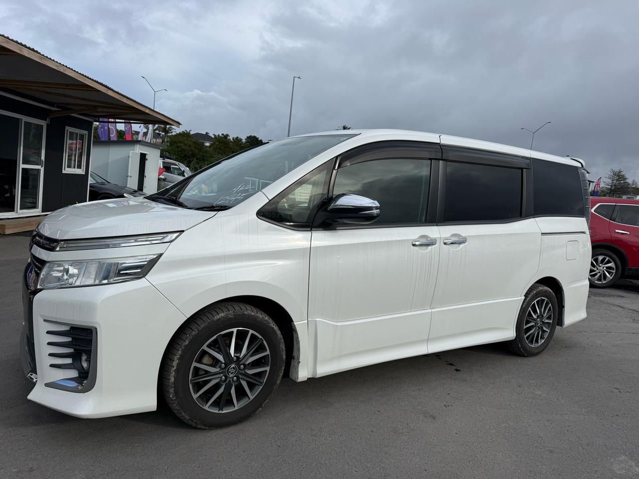 2015 Toyota Voxy thumbnail