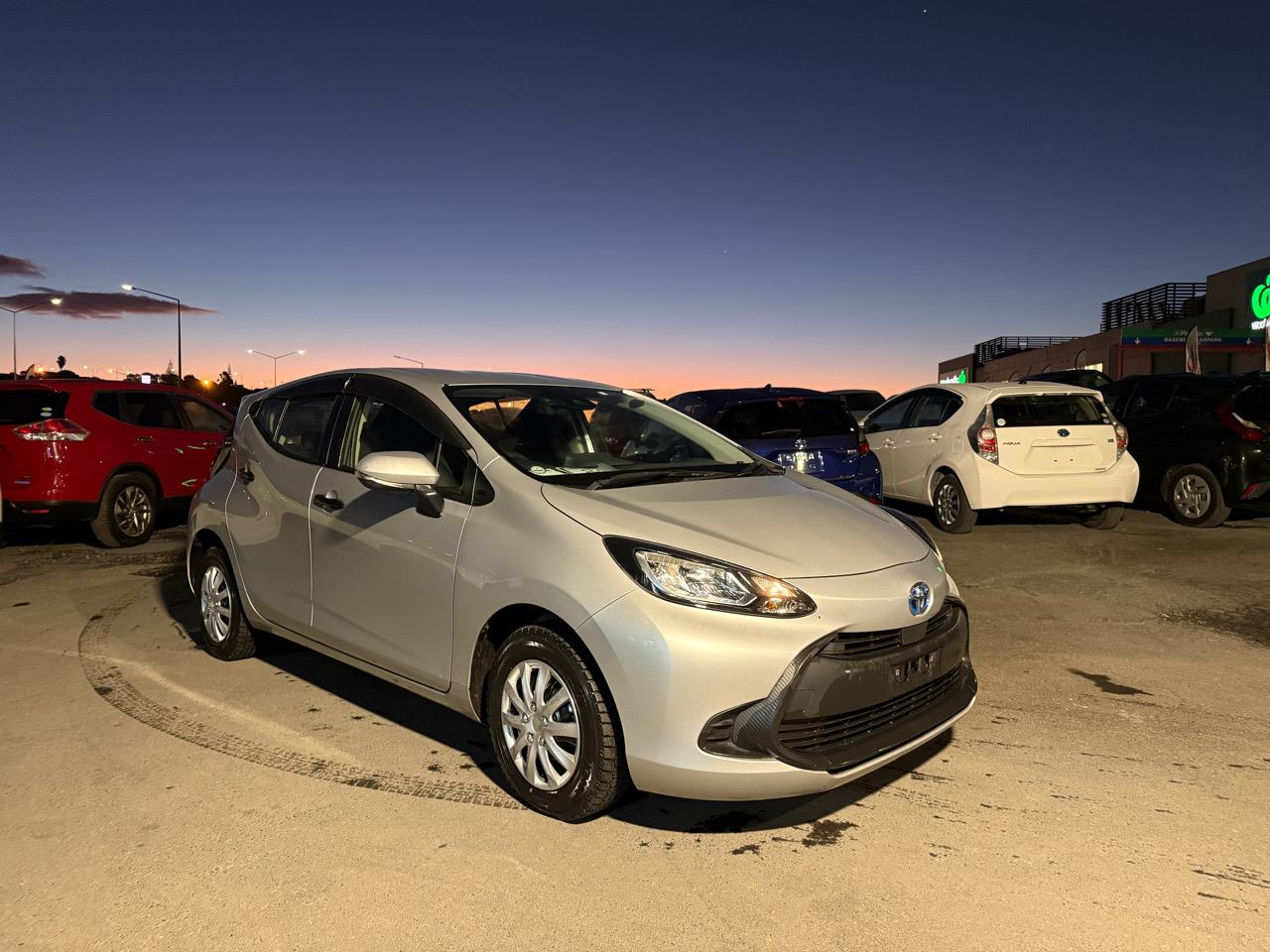 2023 Toyota Aqua thumbnail
