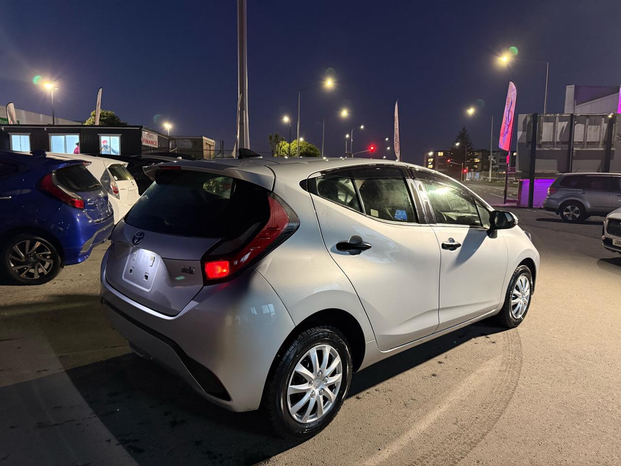 2023 Toyota Aqua thumbnail