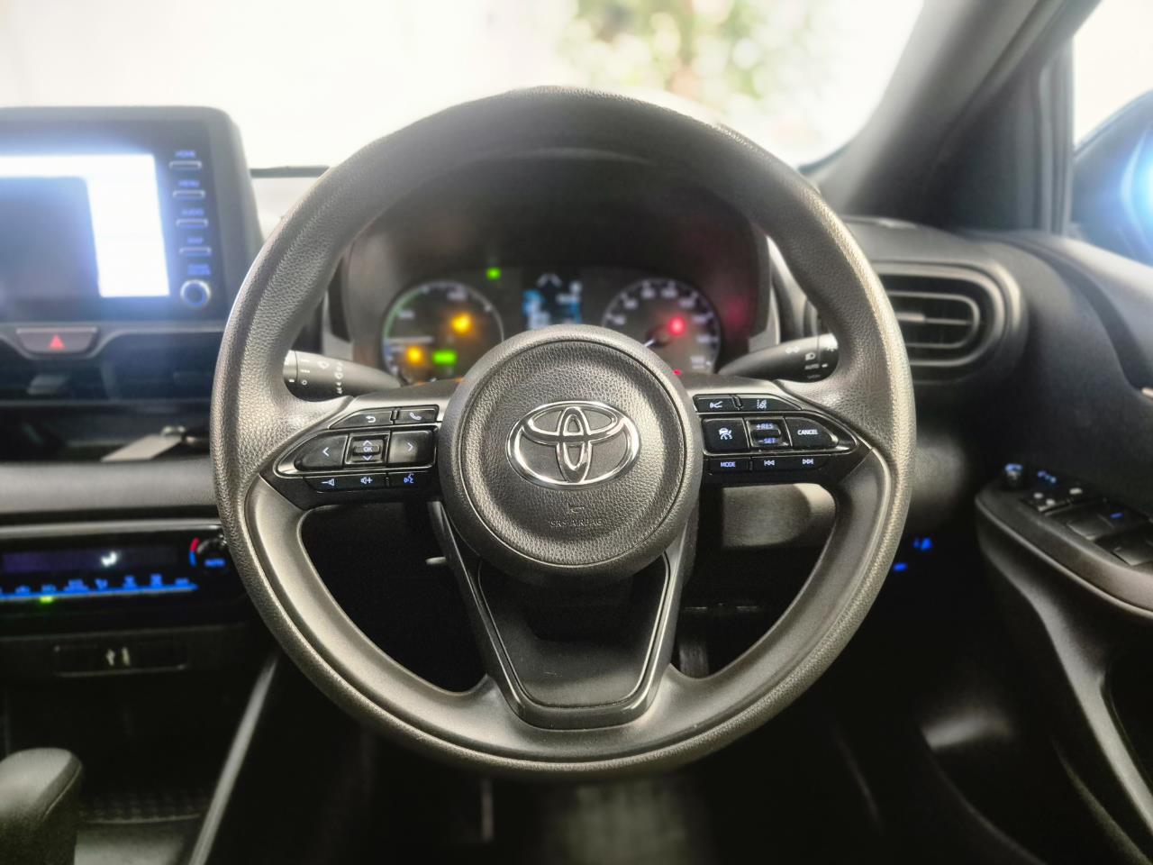 2021 Toyota Yaris thumbnail