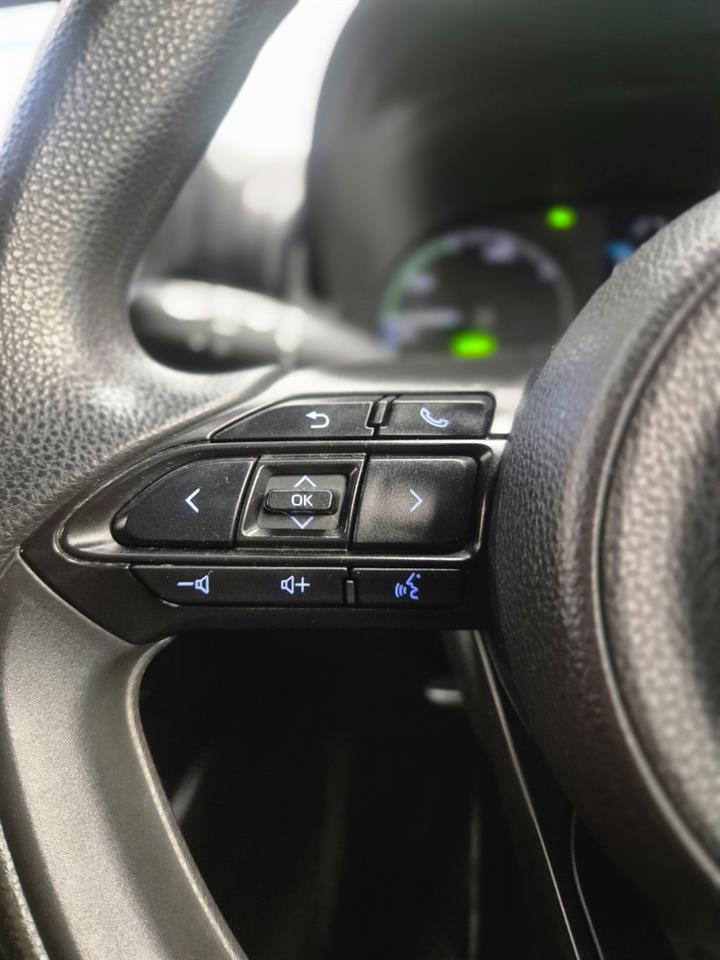 2021 Toyota Yaris thumbnail