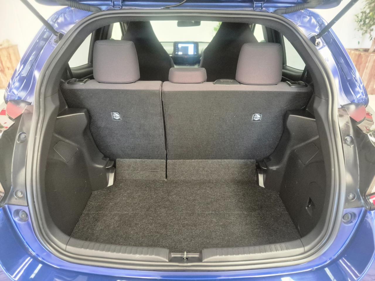 2021 Toyota Yaris thumbnail