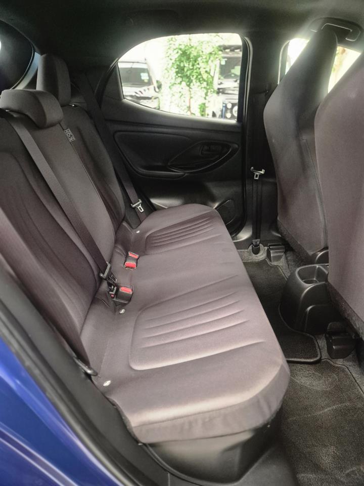 2021 Toyota Yaris thumbnail