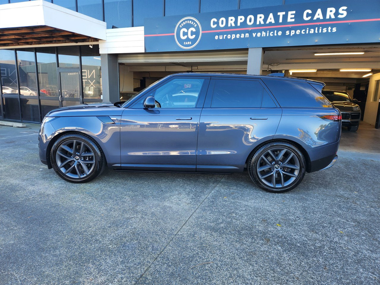 2023 Land Rover Range Rover Sport thumbnail