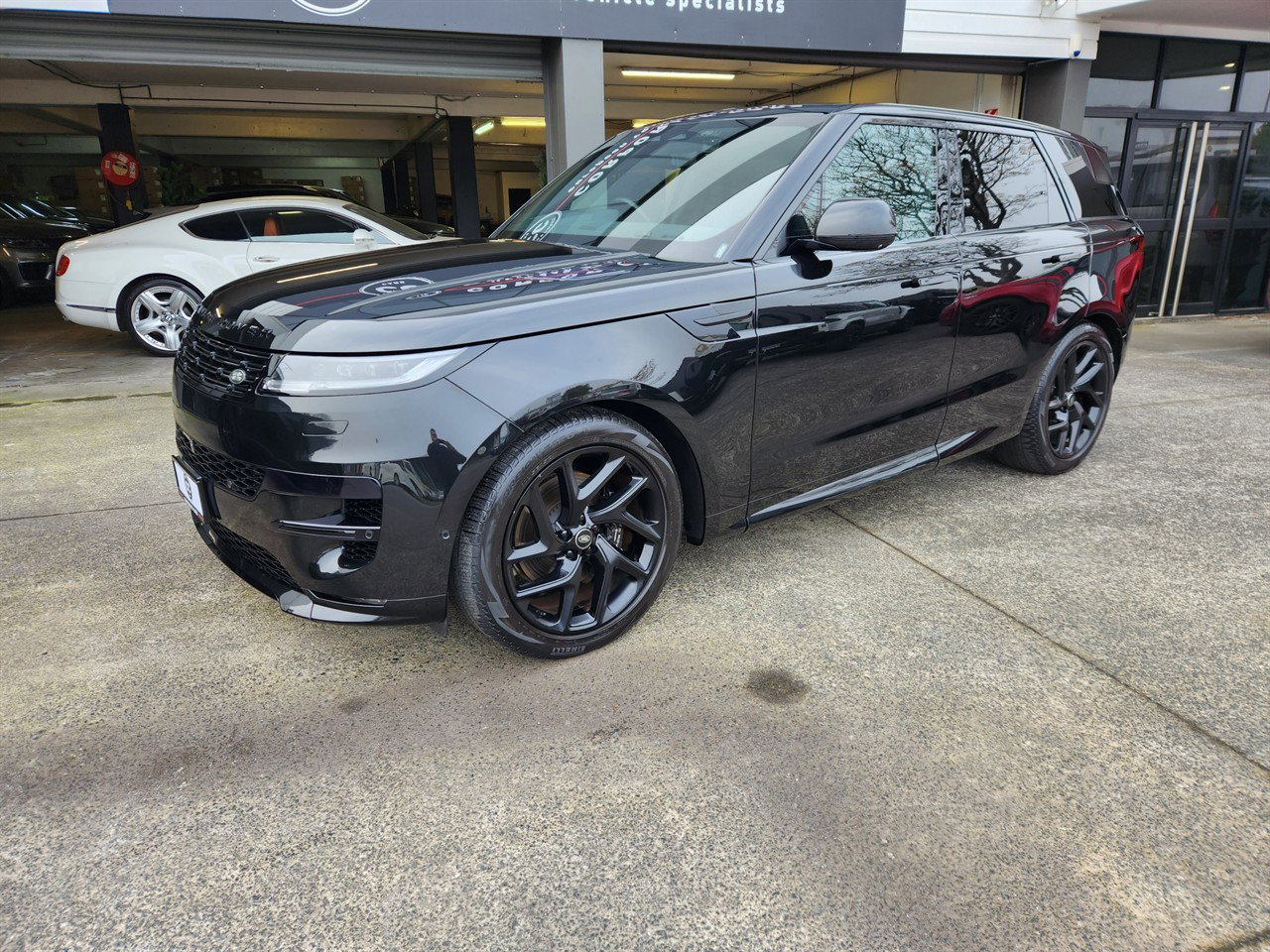 2023 Land Rover Range Rover Sport thumbnail