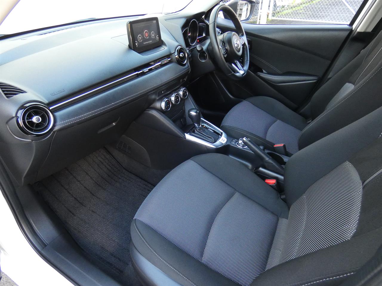 2017 Mazda DEMIO thumbnail