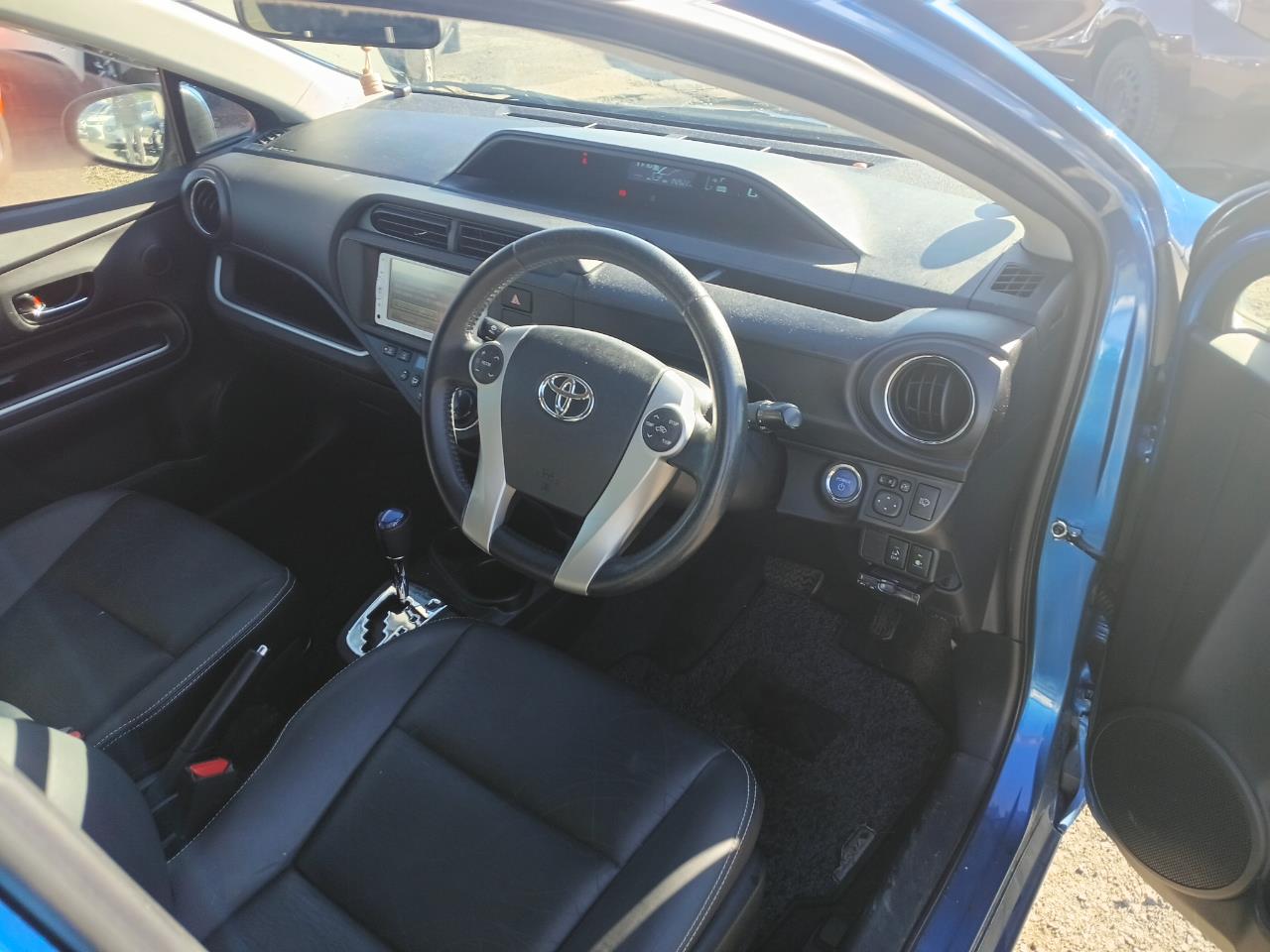 2014 Toyota Aqua thumbnail