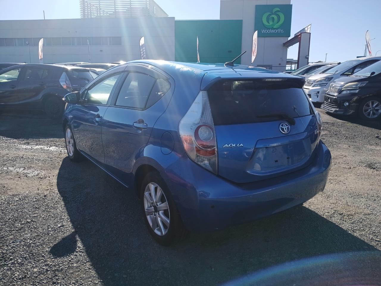 2014 Toyota Aqua thumbnail