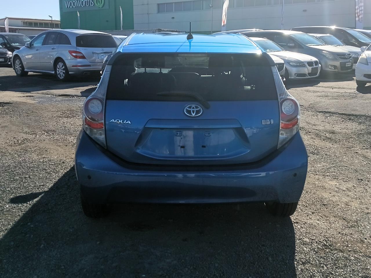 2014 Toyota Aqua thumbnail