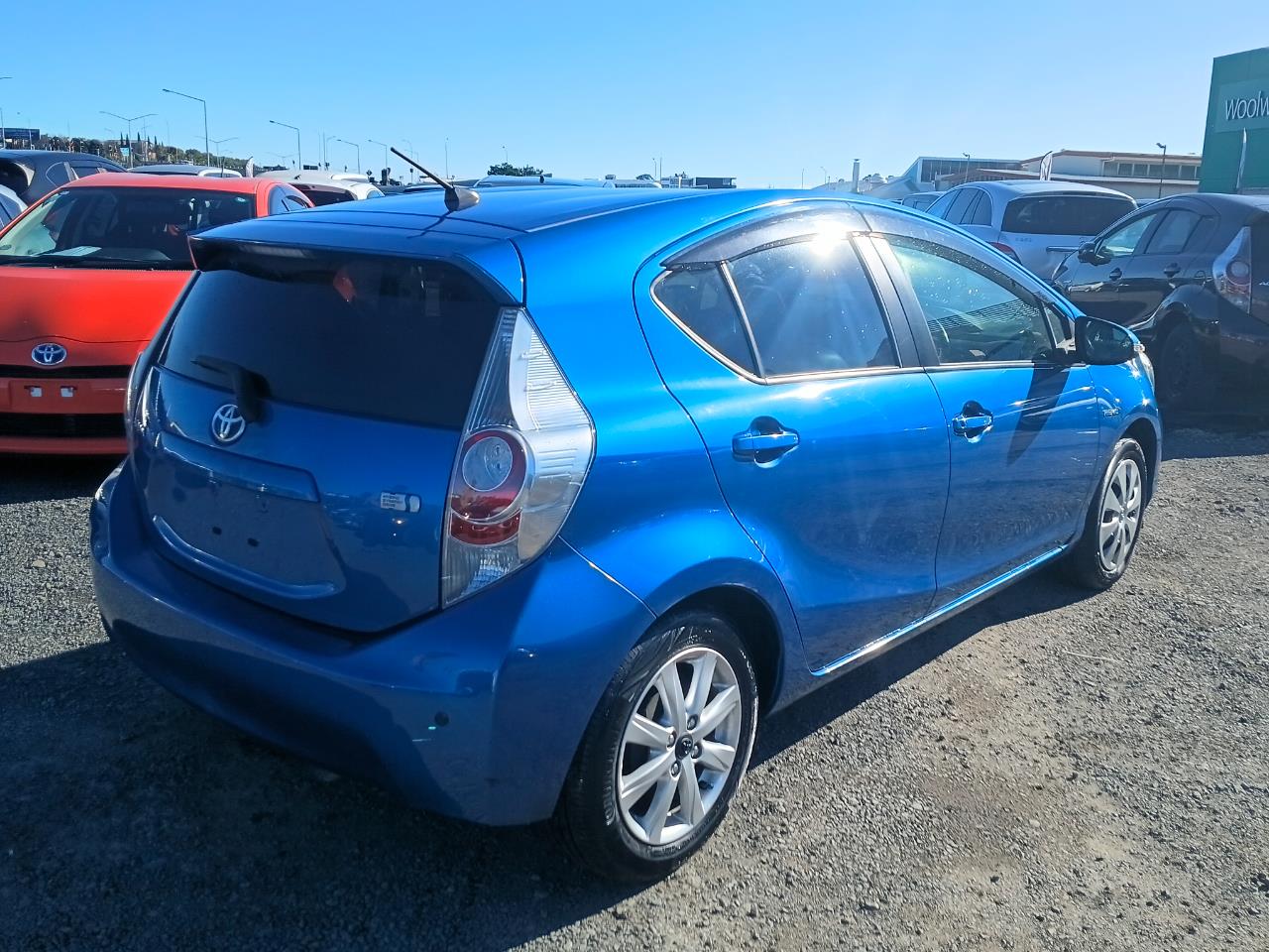 2014 Toyota Aqua thumbnail