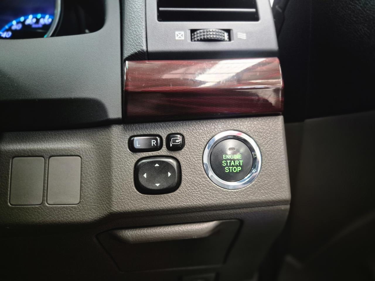 2009 Toyota Mark-X thumbnail