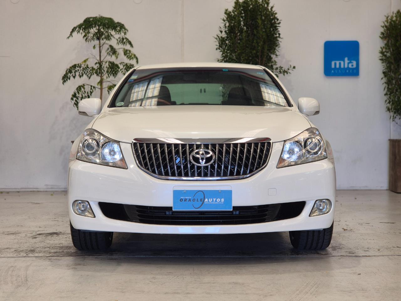 2011 Toyota Crown thumbnail