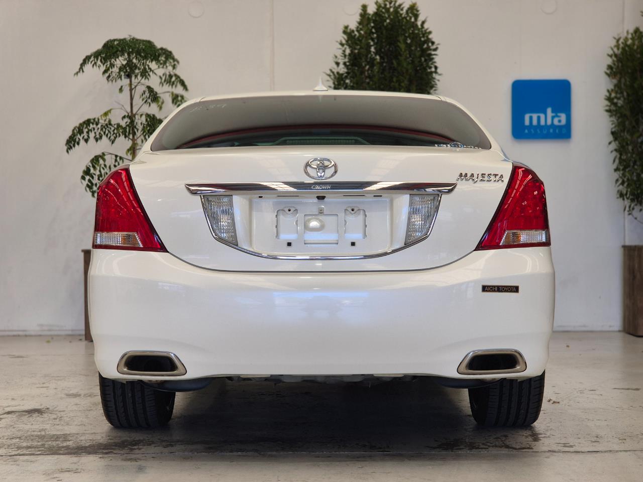 2011 Toyota Crown thumbnail