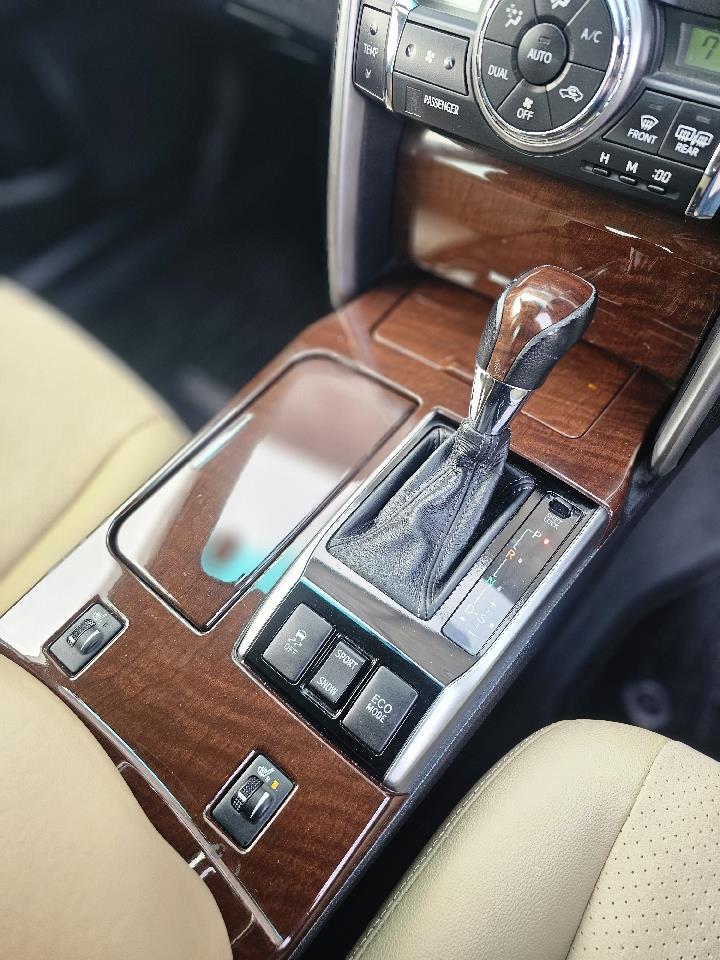 2013 Toyota Mark-X thumbnail