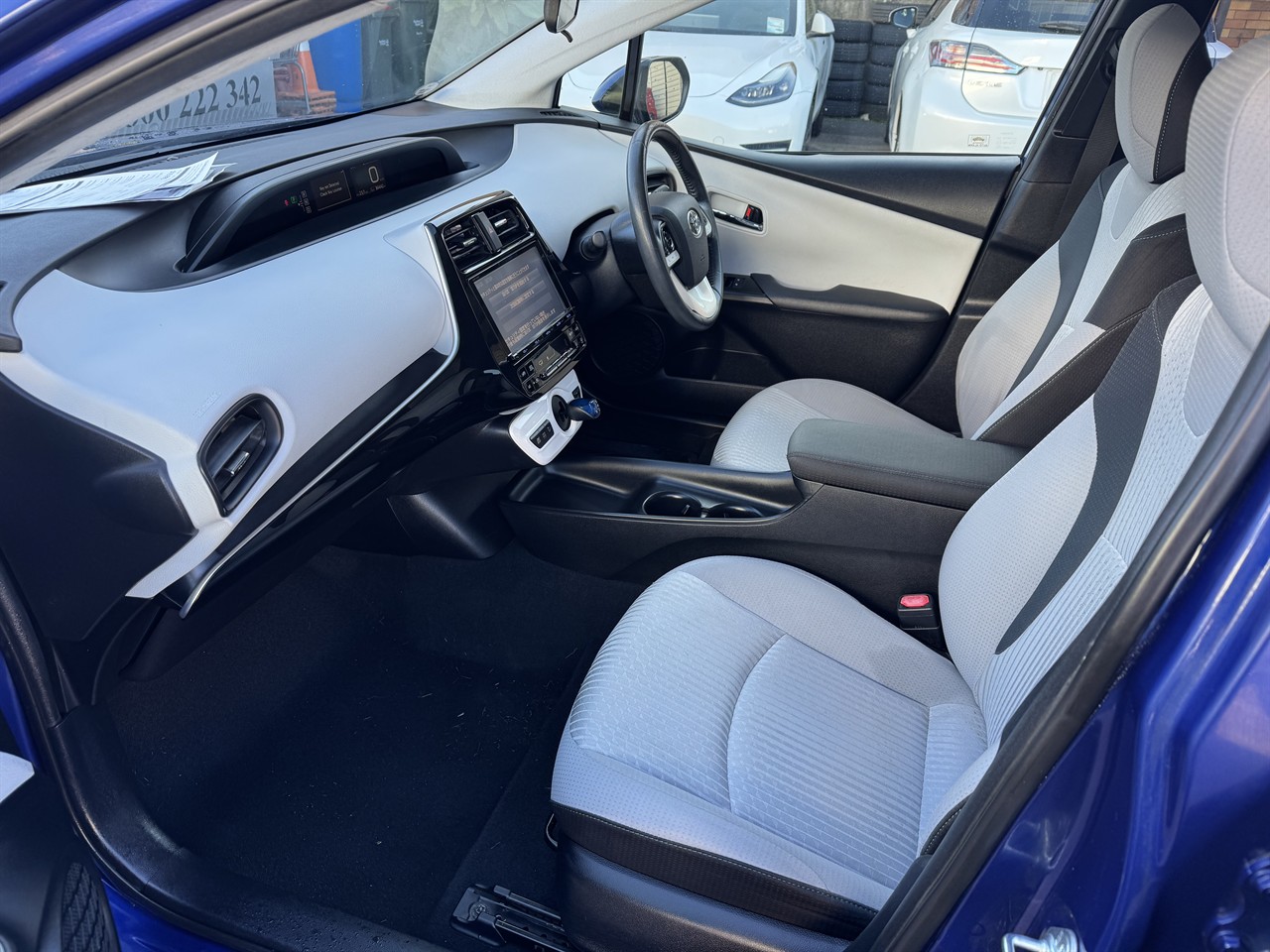 2015 Toyota Prius thumbnail