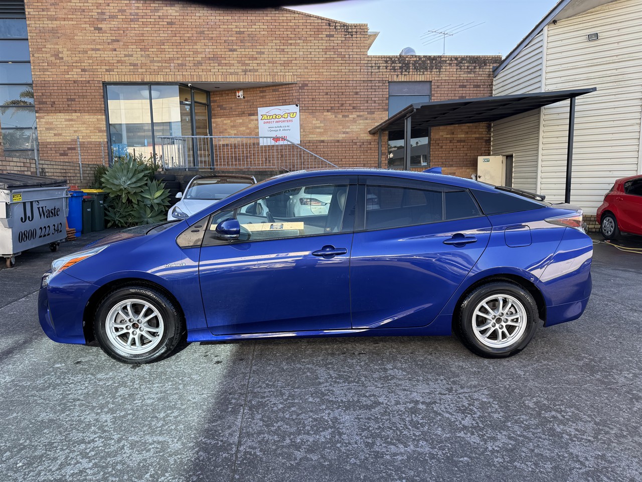 2015 Toyota Prius thumbnail