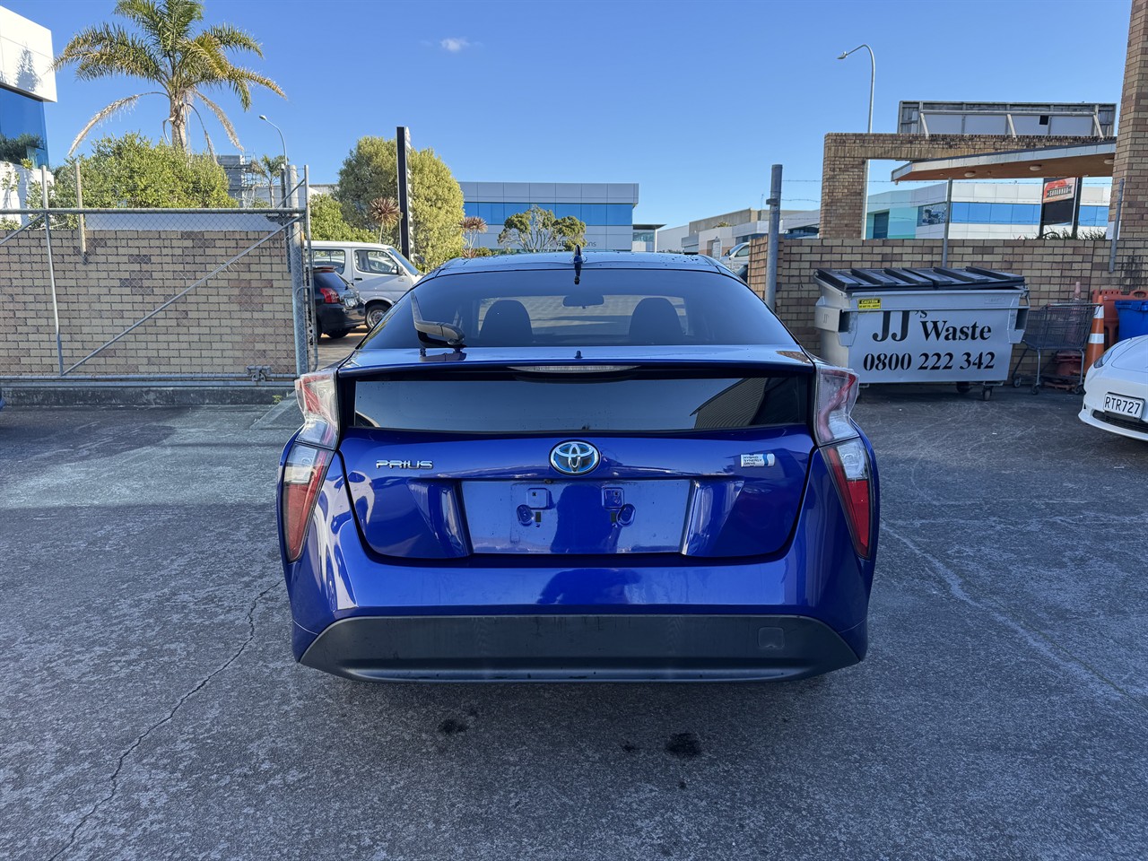 2015 Toyota Prius thumbnail