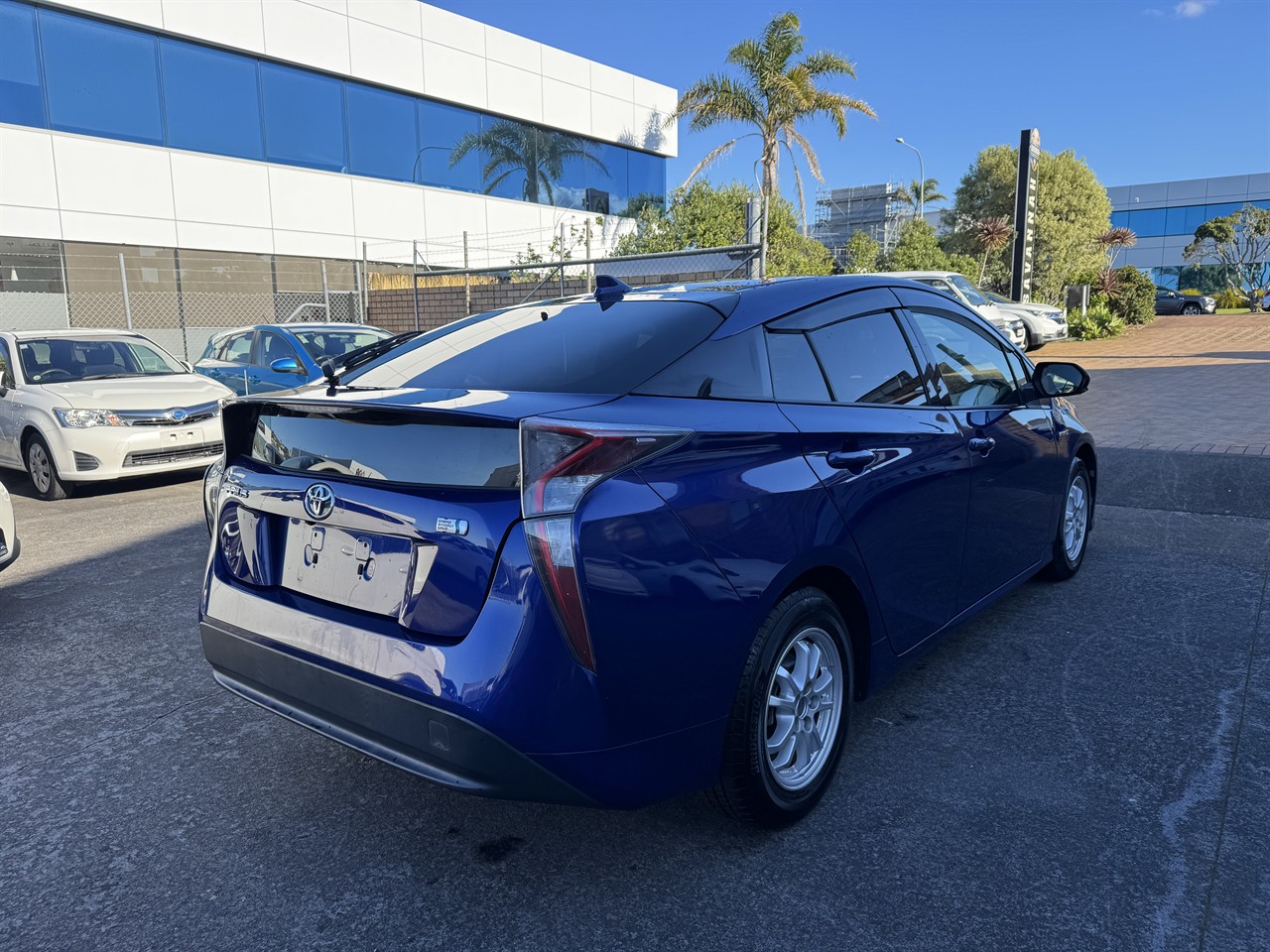 2015 Toyota Prius thumbnail