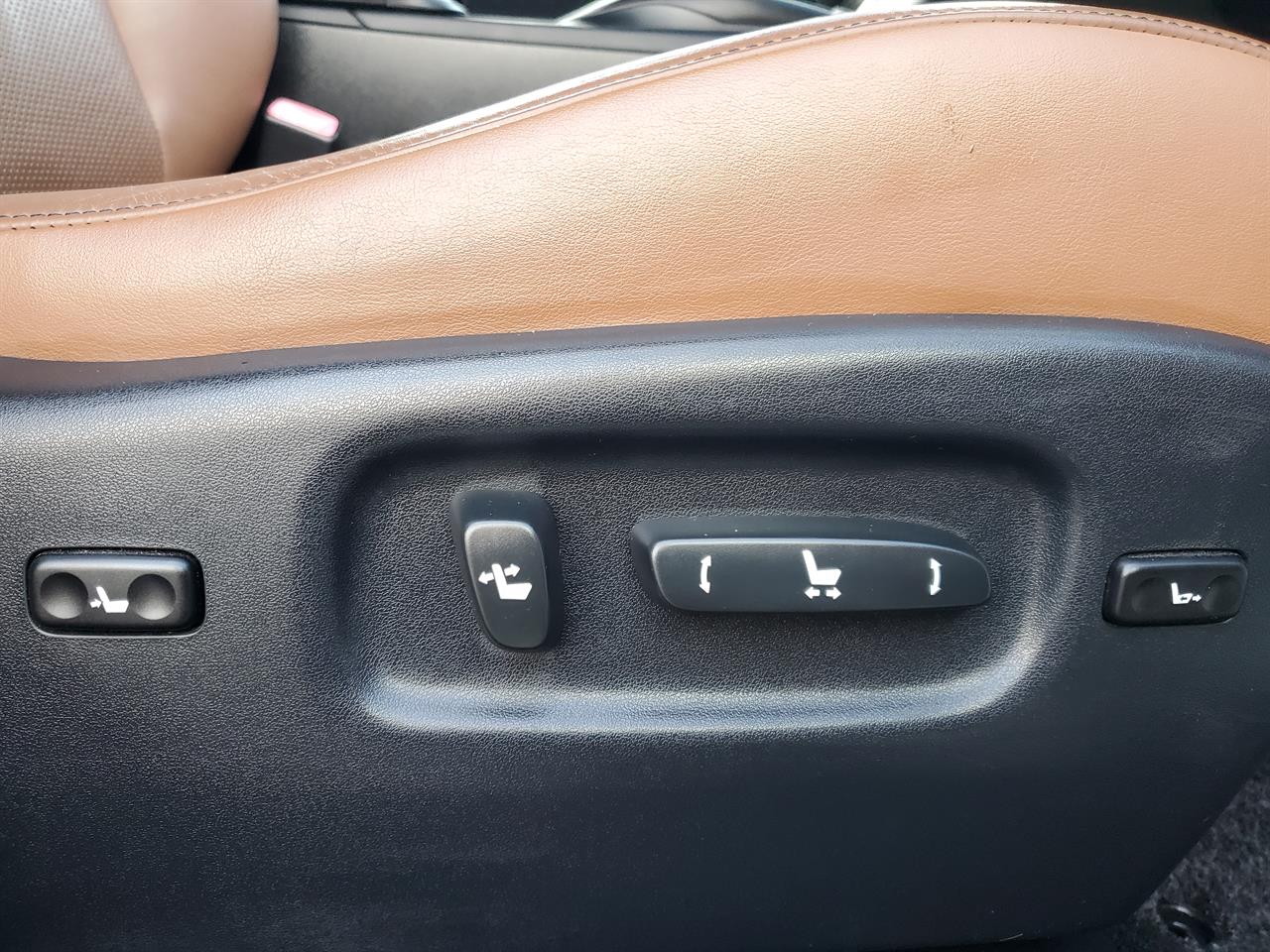 2012 Lexus RX450h thumbnail