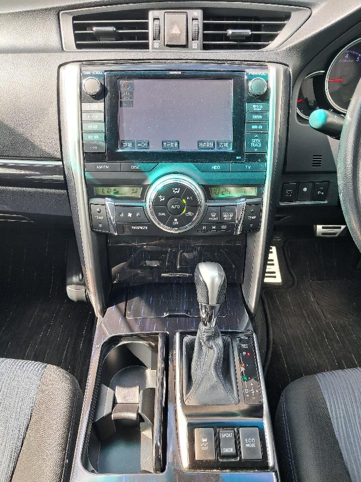 2013 Toyota Mark-X thumbnail