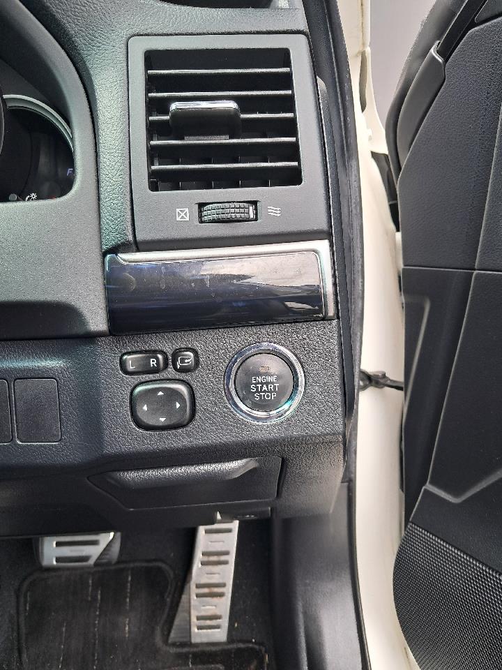 2013 Toyota Mark-X thumbnail