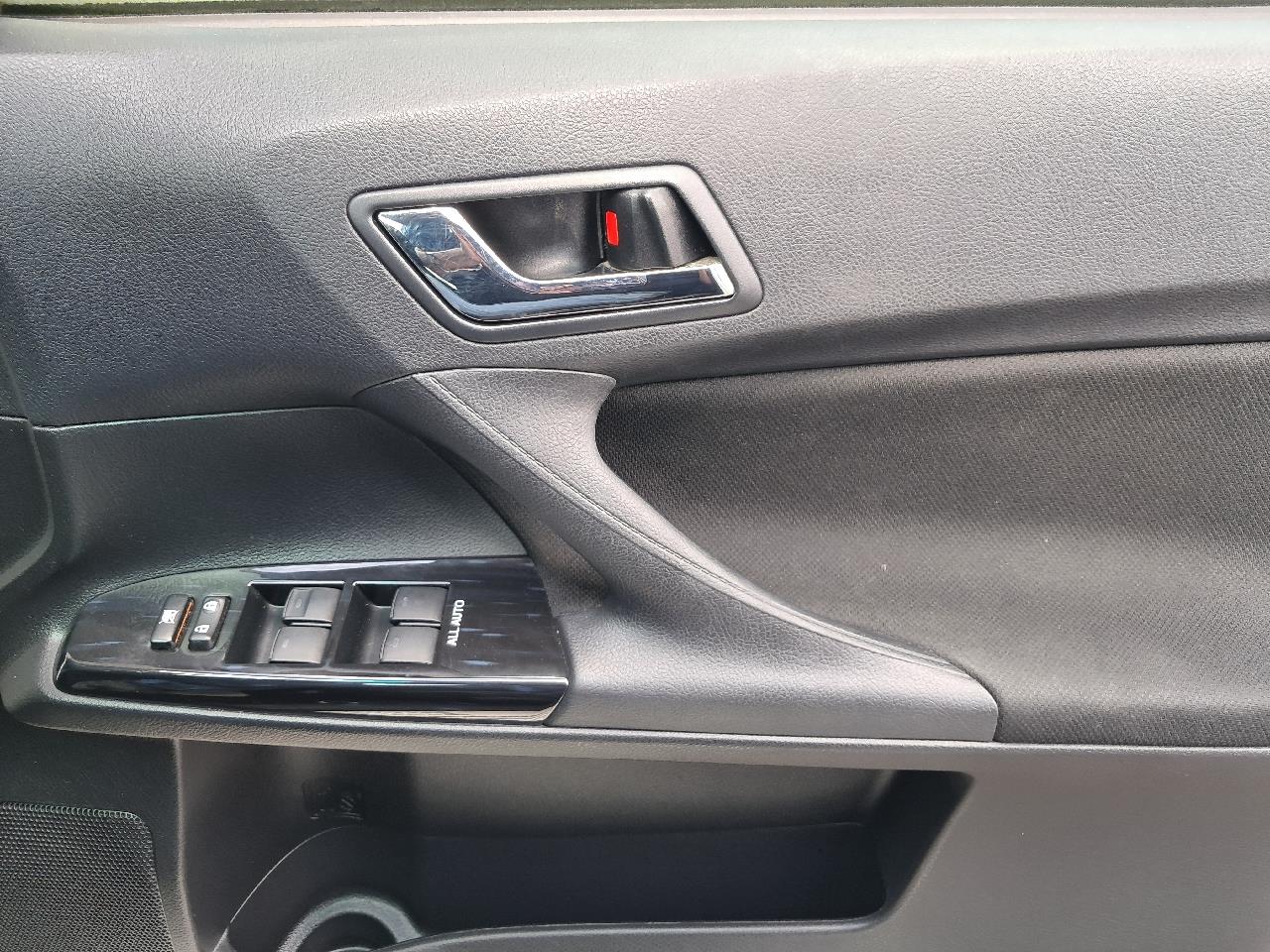 2013 Toyota Mark-X thumbnail