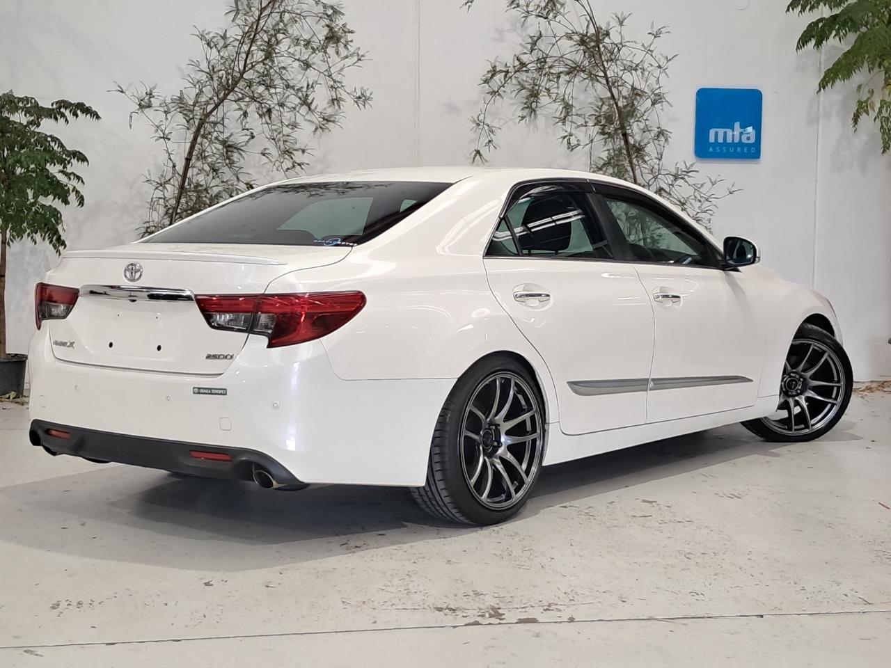 2013 Toyota Mark-X thumbnail