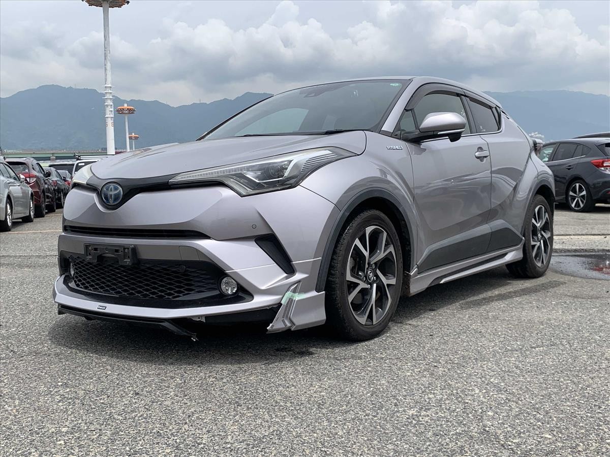 2017 Toyota C-HR thumbnail
