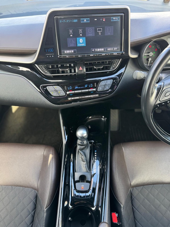 2017 Toyota C-HR thumbnail