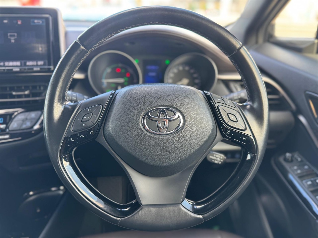 2017 Toyota C-HR thumbnail