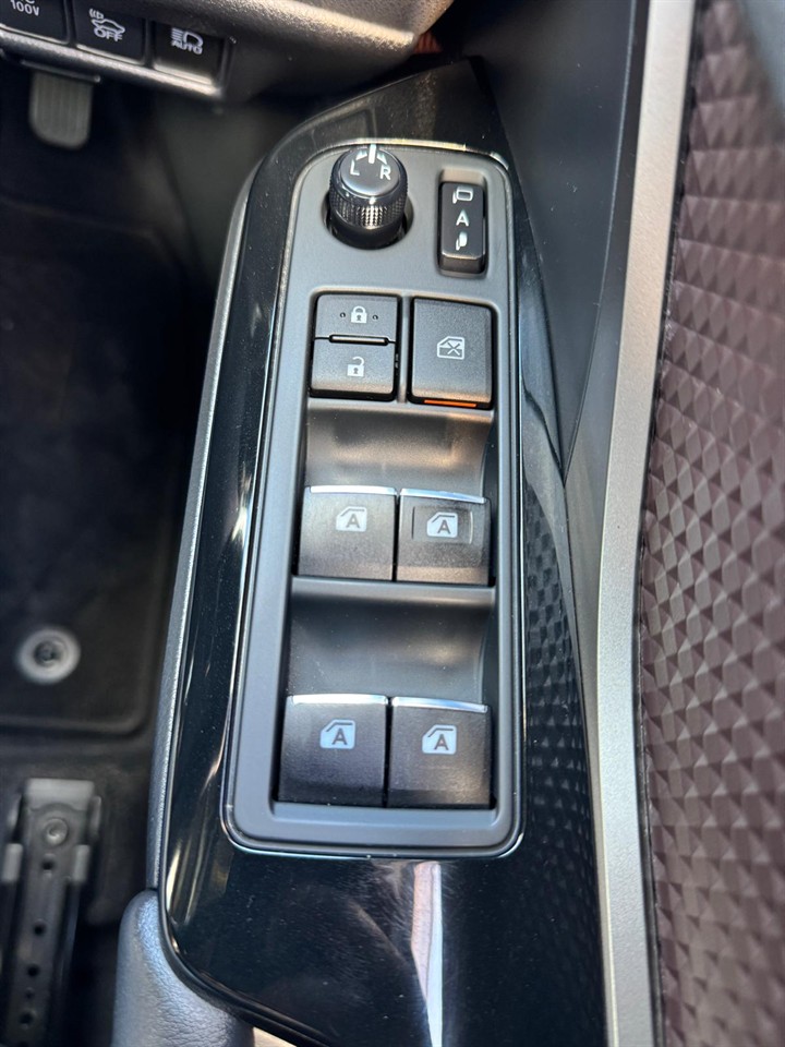 2017 Toyota C-HR thumbnail