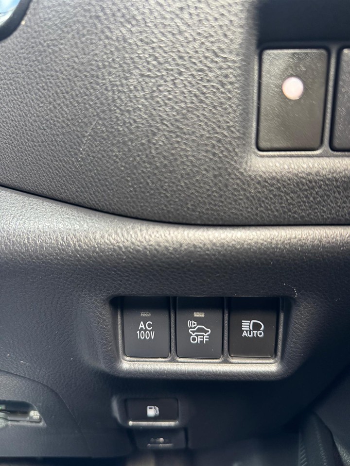 2017 Toyota C-HR thumbnail