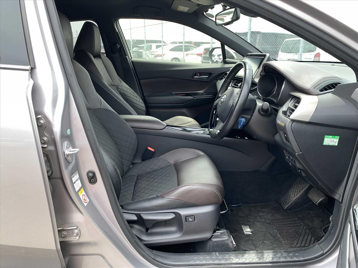 2017 Toyota C-HR thumbnail