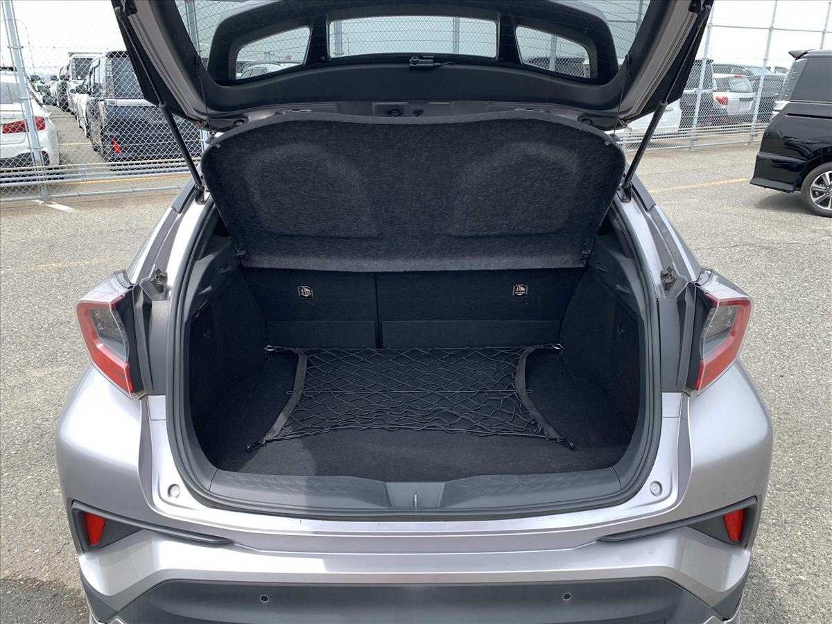 2017 Toyota C-HR thumbnail
