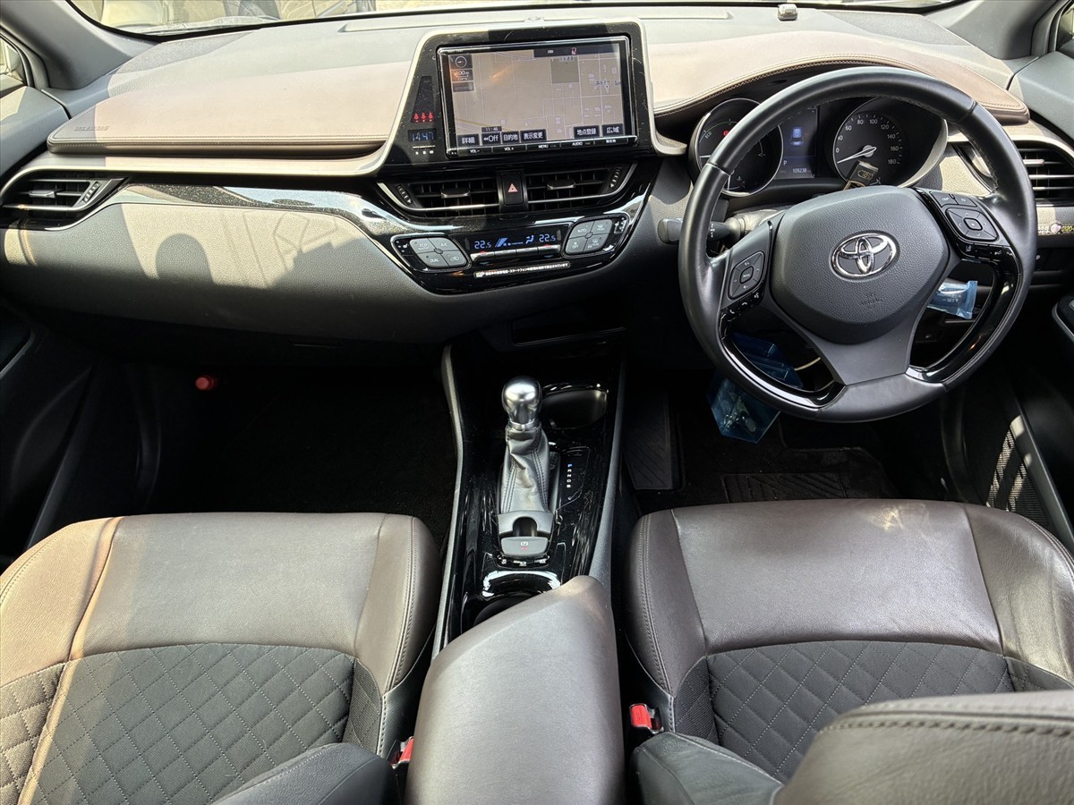 2017 Toyota C-HR thumbnail
