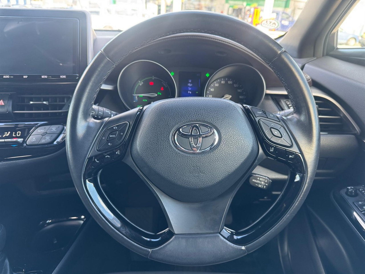 2018 Toyota C-HR thumbnail