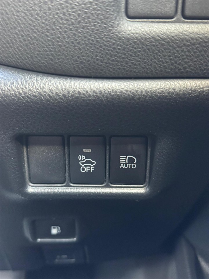 2018 Toyota C-HR thumbnail
