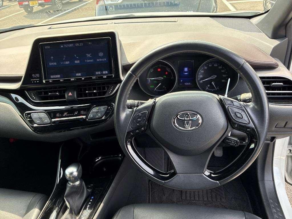 2018 Toyota C-HR thumbnail