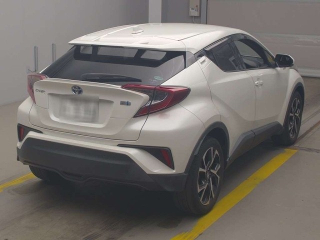 2018 Toyota C-HR thumbnail
