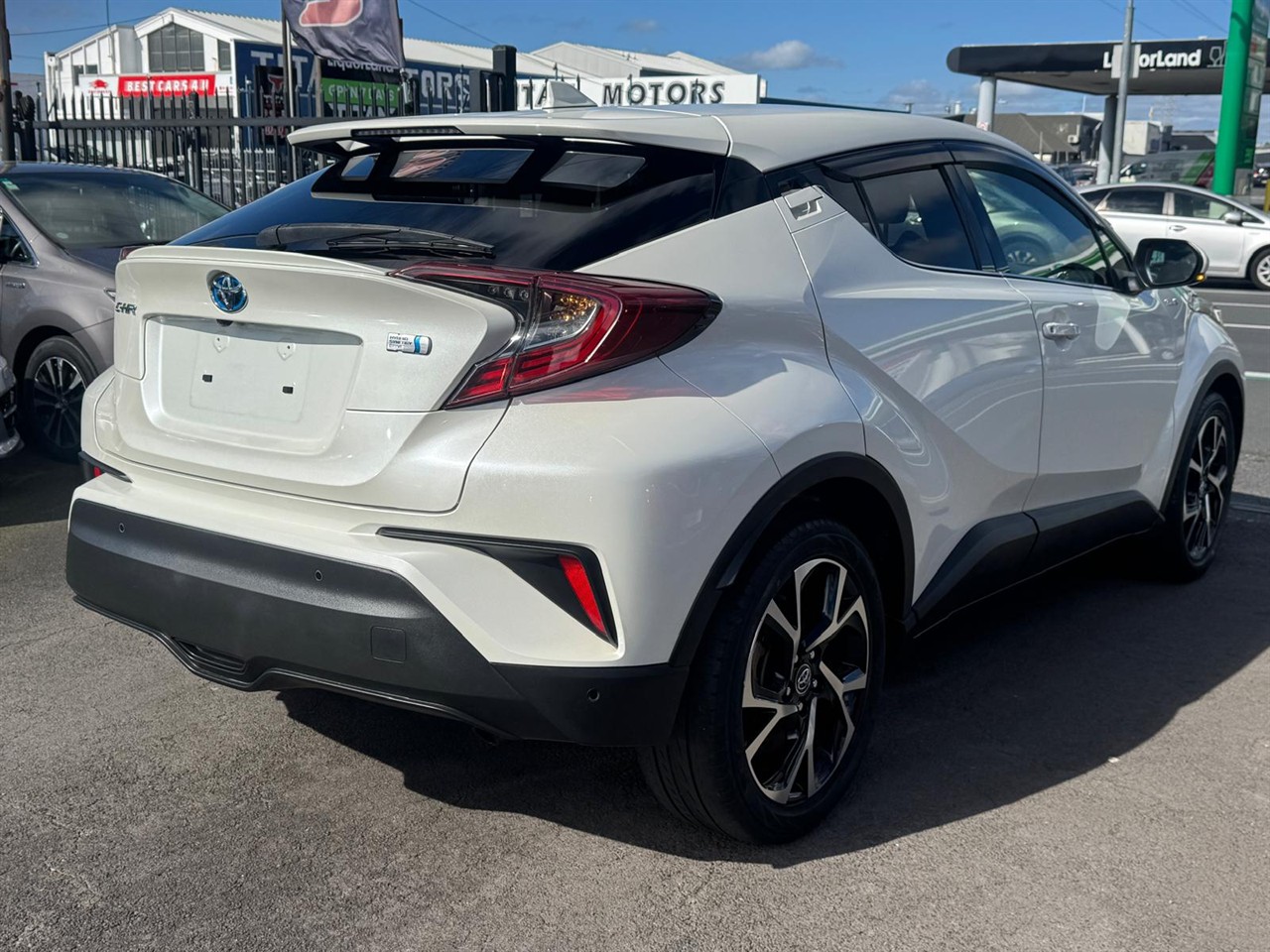 2018 Toyota C-HR thumbnail