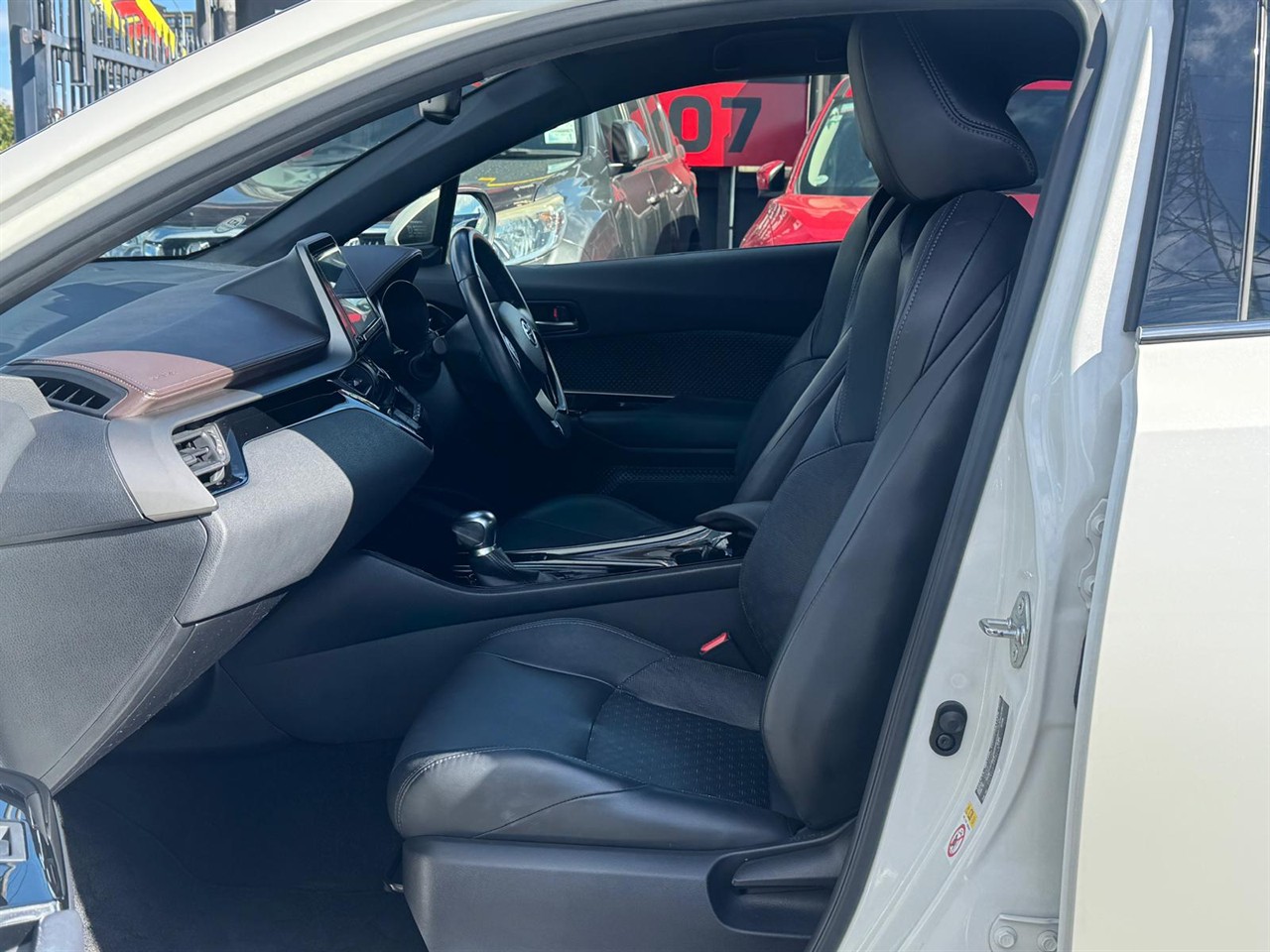 2018 Toyota C-HR thumbnail