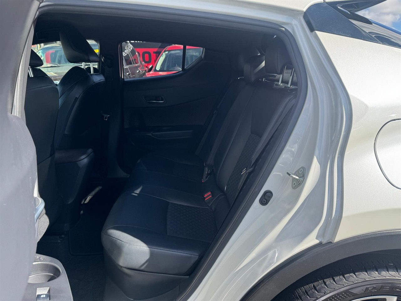2018 Toyota C-HR thumbnail