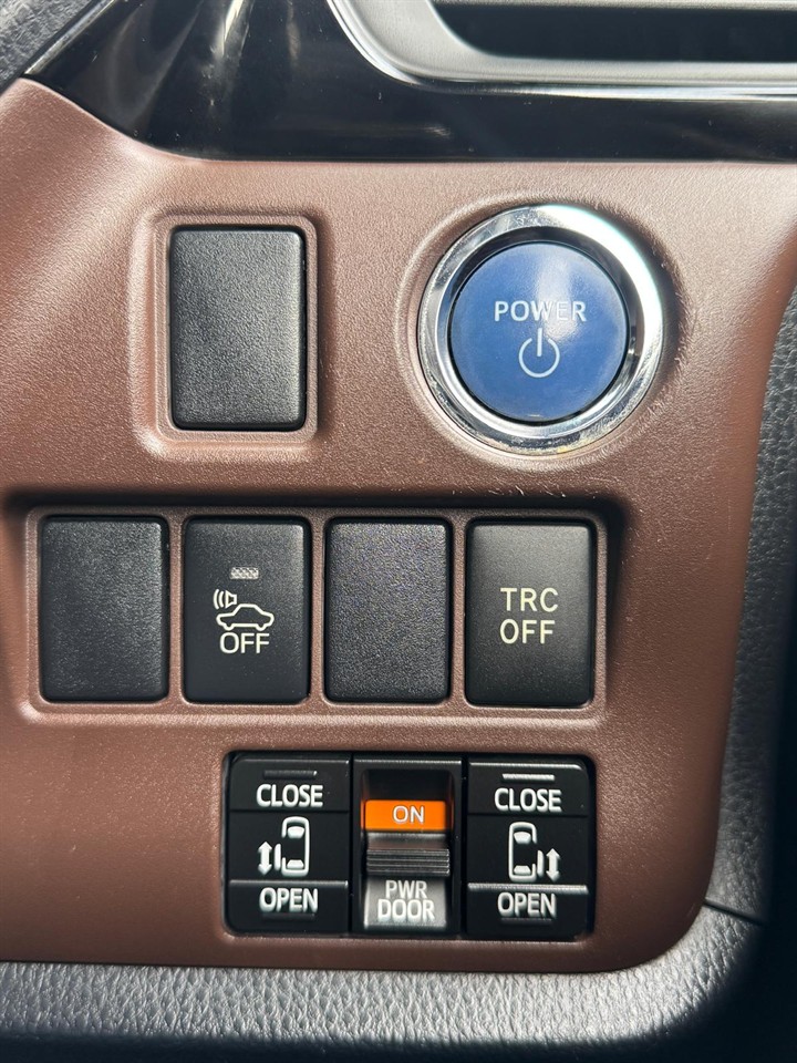 2015 Toyota ESQUIRE thumbnail
