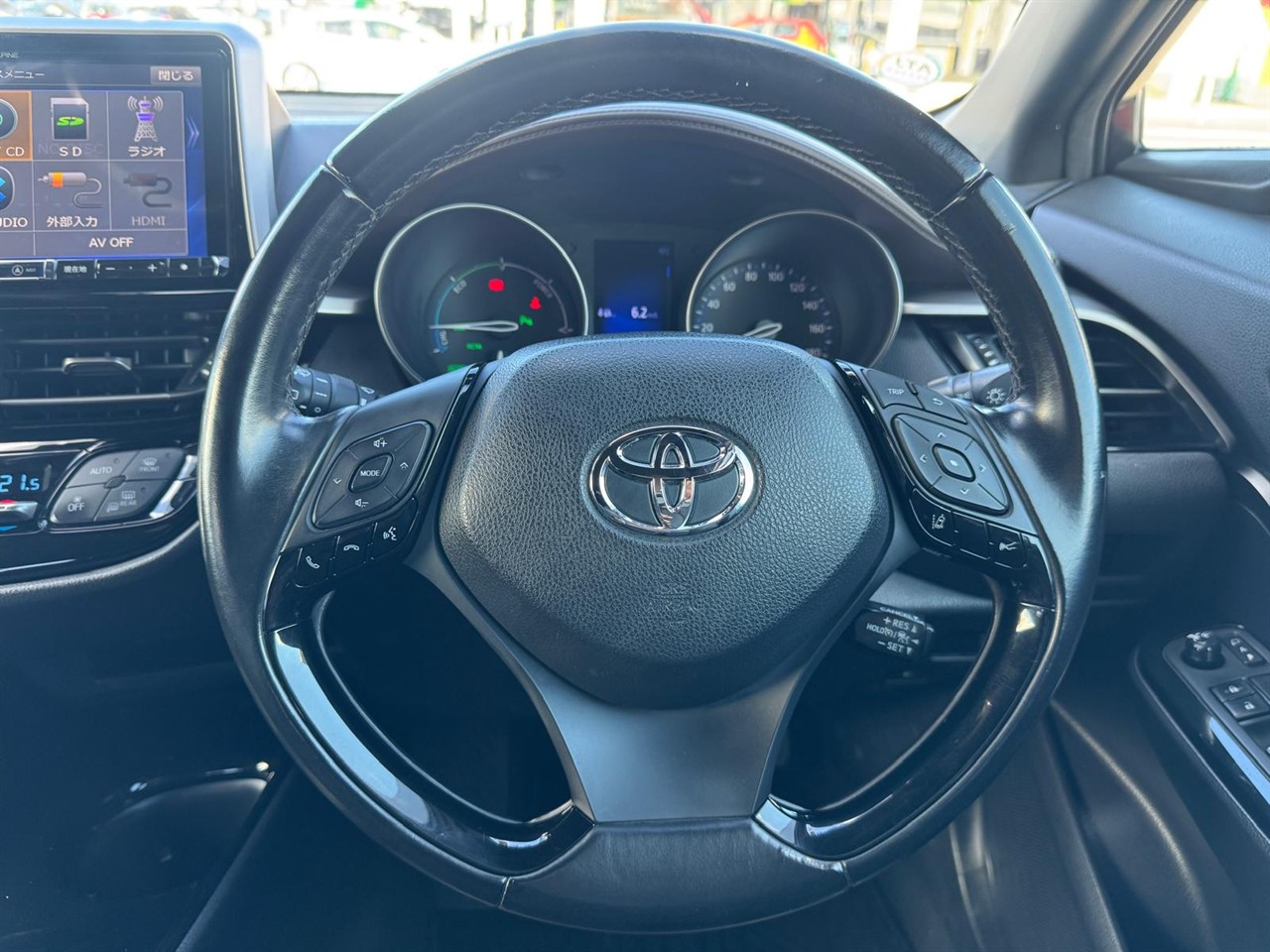 2017 Toyota C-HR thumbnail